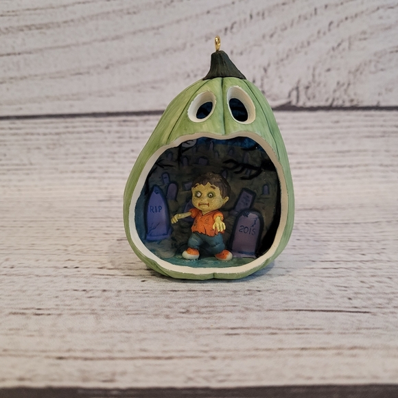 Hallmark Keepsake Happy Halloween Zombie in Pumpkin Ornament 3rd In Series 2015 - Picture 2 of 11